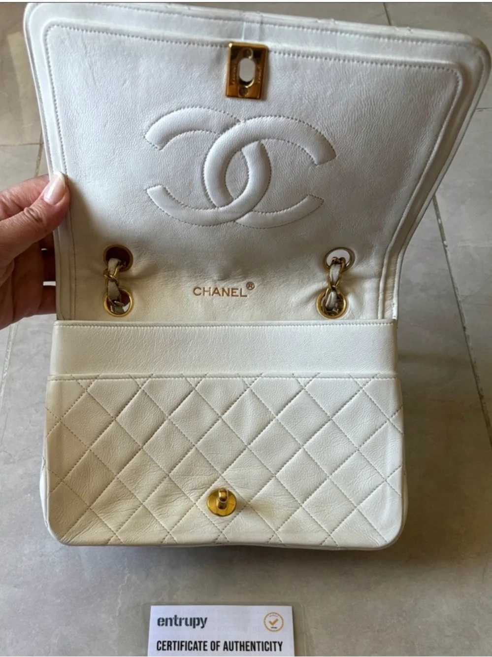Chanel Vintage White Quilted Shoulder Bag -Gold Hardware - Entrupy Authenticated